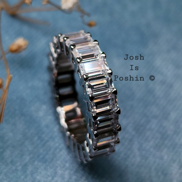 Diamond simulant eternity band in sterling silver - Picture 8 of 8